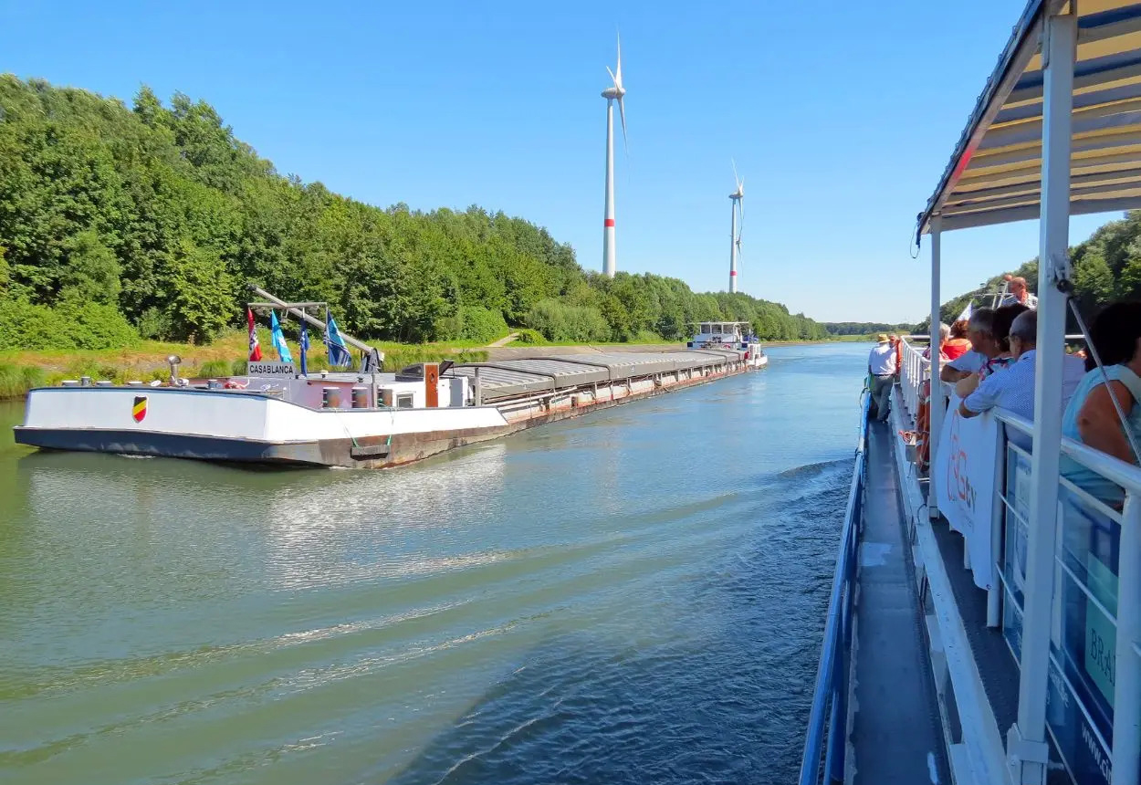 fotoreeks Boat trip from Thieu to Halle, through the boat lift of Strépy-Thieu and over the Inclined Plane of Ronquières.