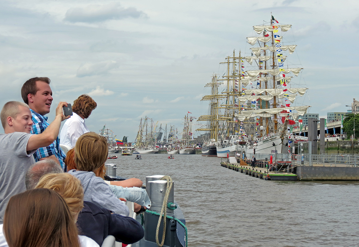fotoreeks 12/07: Cruise along the city and the 'Tall Ships', combined with the large container terminals (12.30h-17.30h)