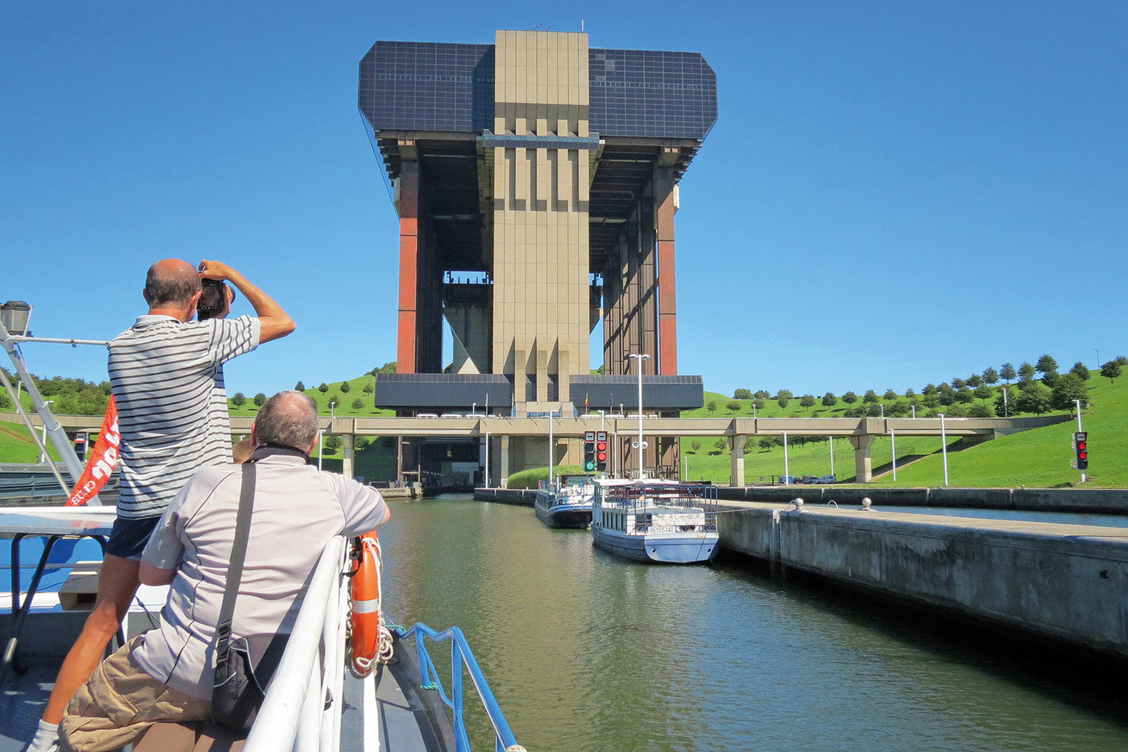 fotoreeks Croisière de Ronquières à  Strépy-Thieu avec passage du plan incliné et de l'ascenseur à bateaux.